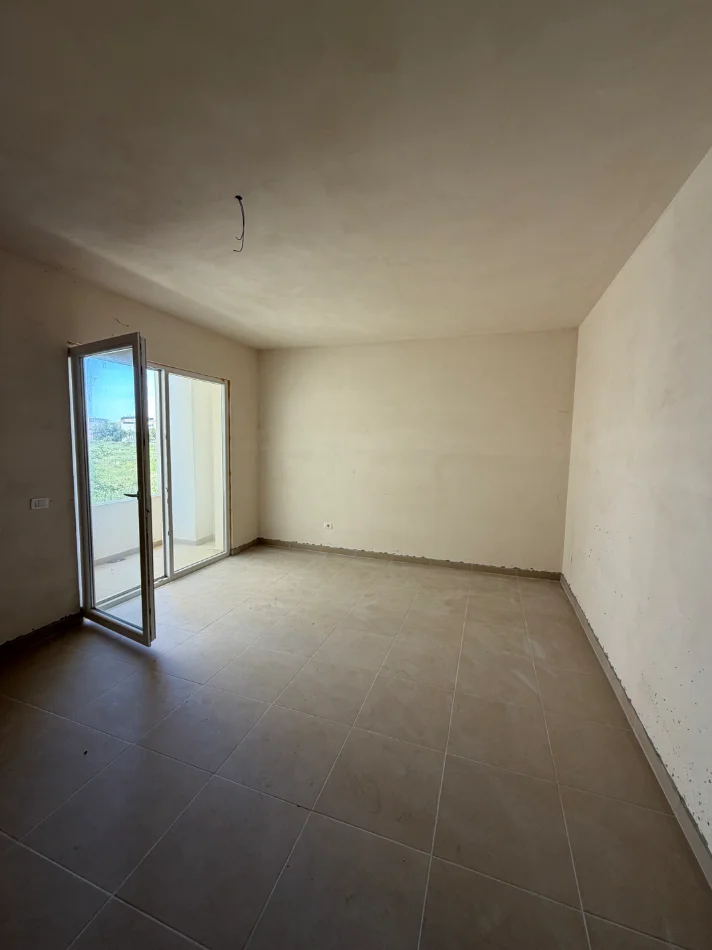 Durres, shitet apartament 1+1+Ballkon Kati 1, 57 m² 74.700 € (Qerret kavaje)