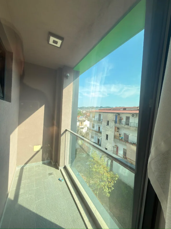 Tirane, jepet me qera 2+1 , 