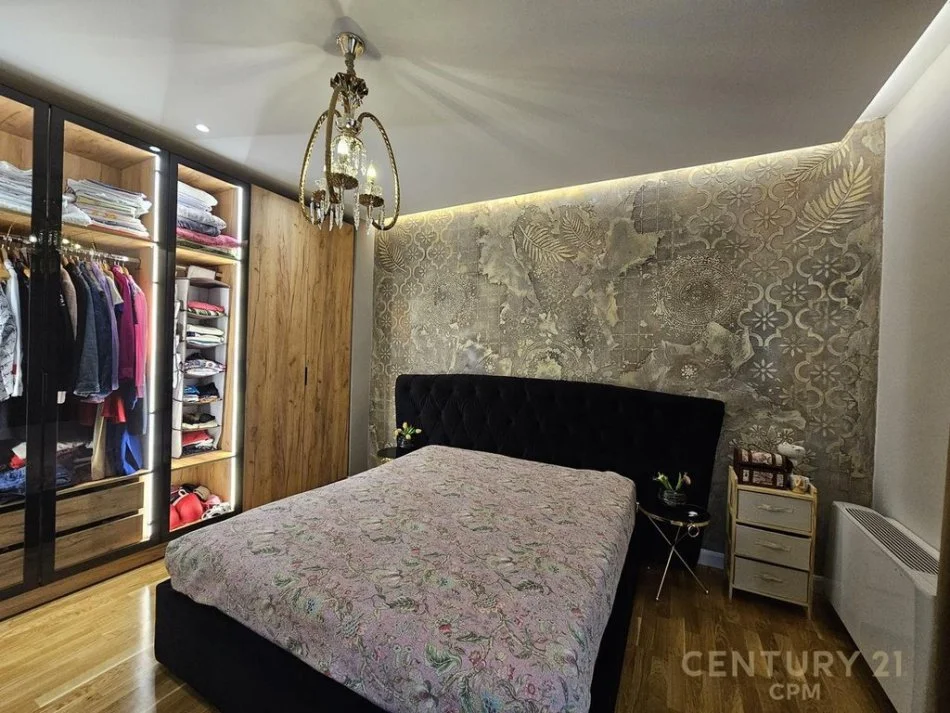 Tirane, jepet me qera apartament 3+1+Ballkon Kati 2, 130 m² 1.800 € 