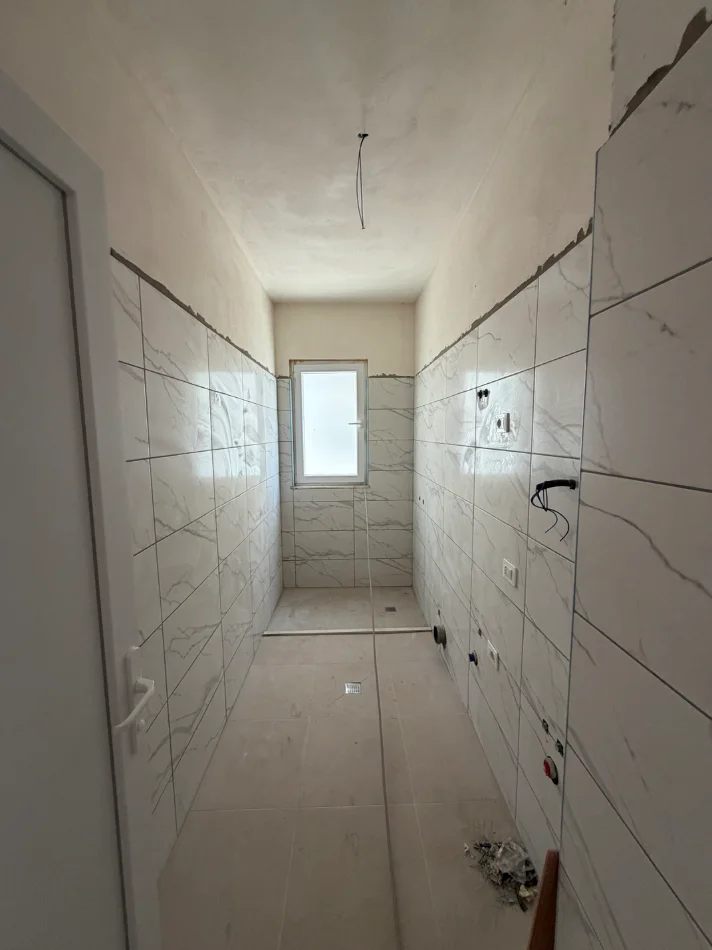 Durres, shitet apartament 1+1+Ballkon Kati 1, 57 m² 74.700 € (Qerret kavaje)