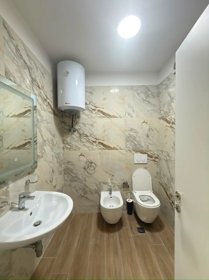Tirane, jepet me qera 2+1 , 