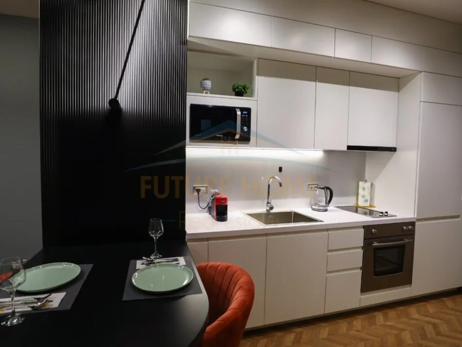 Tirane, jepet me qera apartament 1+1+Ballkon Kati 2, 75 m² 700 € (Rruga Sami Frasheri, Bllok)