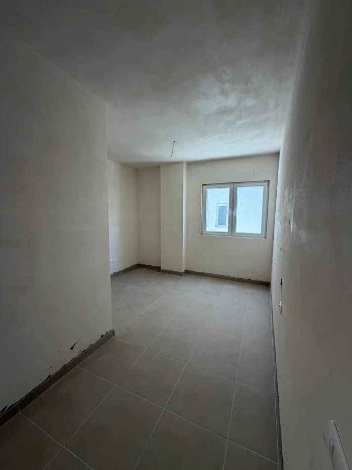 Durres, shitet apartament 1+1+Ballkon Kati 1, 57 m² 74.700 € (Qerret kavaje)