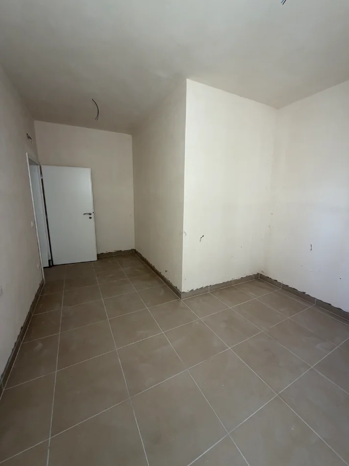 Durres, shitet apartament 1+1+Ballkon Kati 1, 57 m² 74.700 € (Qerret kavaje)