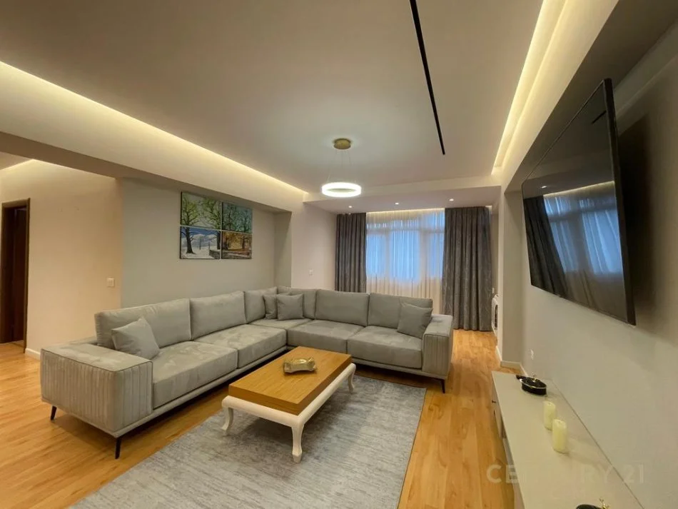 Tirane, jepet me qera apartament 2+1 Kati 2, 107 m² 1.200 € (Bllok)