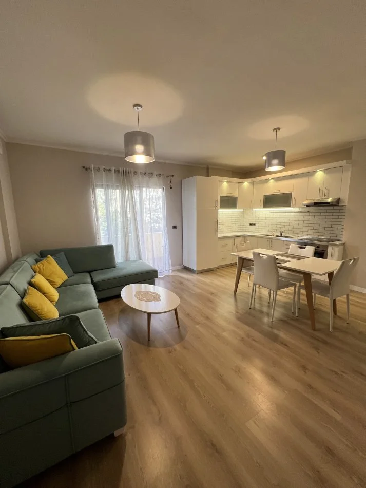 Tirane, jepet me qera apartament 1+1 Kati 2, 73 m² 600 € (Prane Square 21)