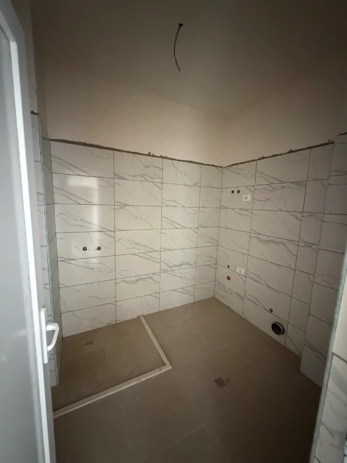 Durres, shitet apartament 1+1+Ballkon Kati 1, 62 m² 80.000 € (Qerret kavaje)
