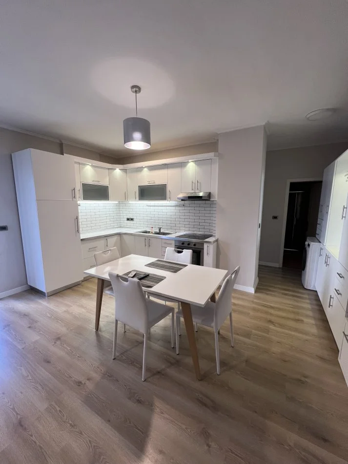 Tirane, jepet me qera apartament 1+1 Kati 2, 73 m² 600 € (Prane Square 21)