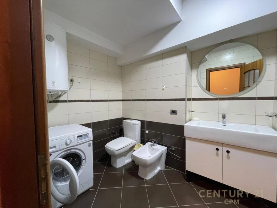 Tirane, jepet me qera apartament 2+1 Kati 2, 107 m² 1.200 € (Bllok)