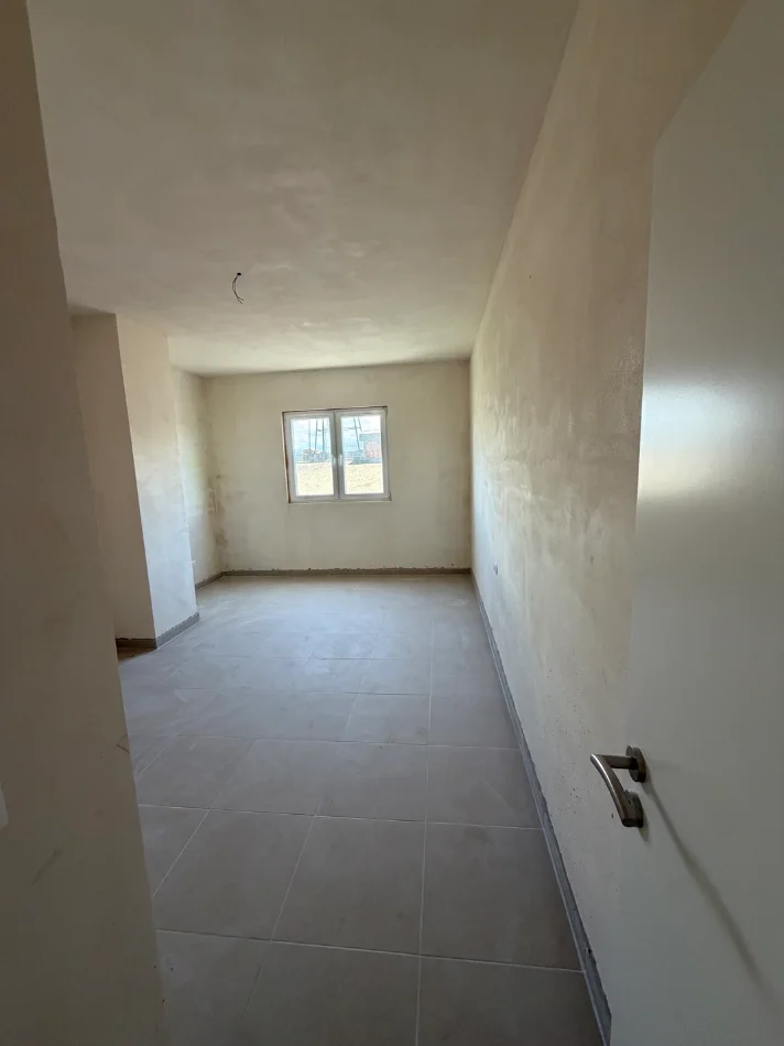 Durres, shitet apartament 1+1+Ballkon Kati 1, 62 m² 80.000 € (Qerret kavaje)