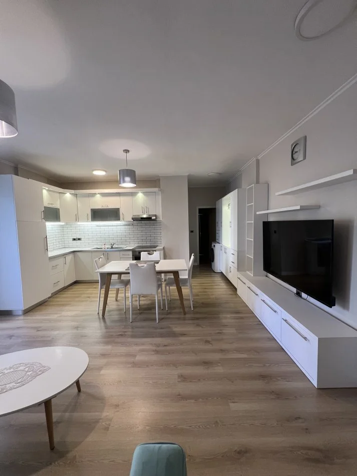 Tirane, jepet me qera apartament 1+1 Kati 2, 73 m² 600 € (Prane Square 21)