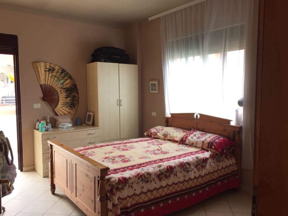 Jepet me qera apartament Kati 2, 55 m² 550€ (Komplexi xixa Golem , Durrës)