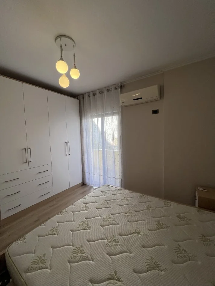 Tirane, jepet me qera apartament 1+1 Kati 2, 73 m² 600 € (Prane Square 21)
