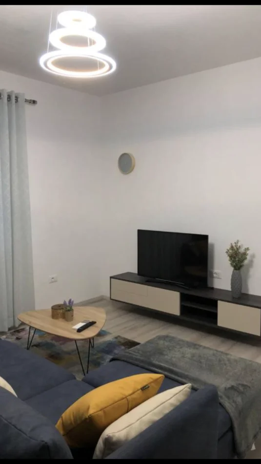 Shqiperi, jepet me qera apartament 1+1 Kati 2, 75 m² 650 € (Abdurrahim Buza)