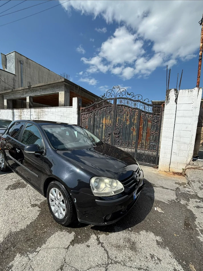 Shkoder, shitet makine Golf 5 Nafte, e zeze manuale Kondicioner