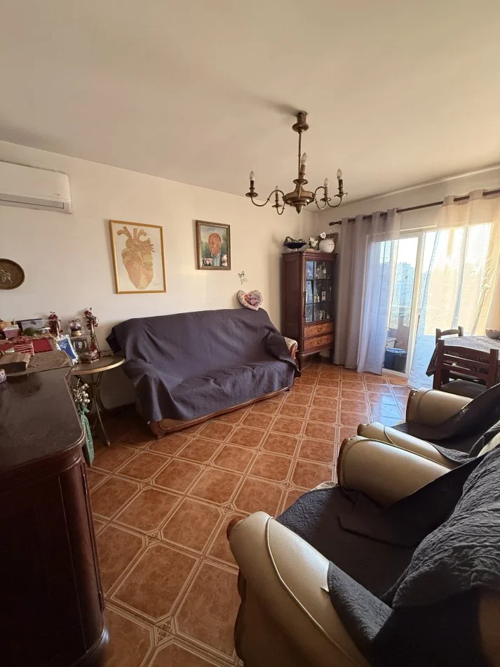 Tirane, jap me qera apartament 2+1+Ballkon Kati 5, 75 m² 600 € (Prane Qendres, kryqezimi Siri Kodra/Ferit Xhajko)