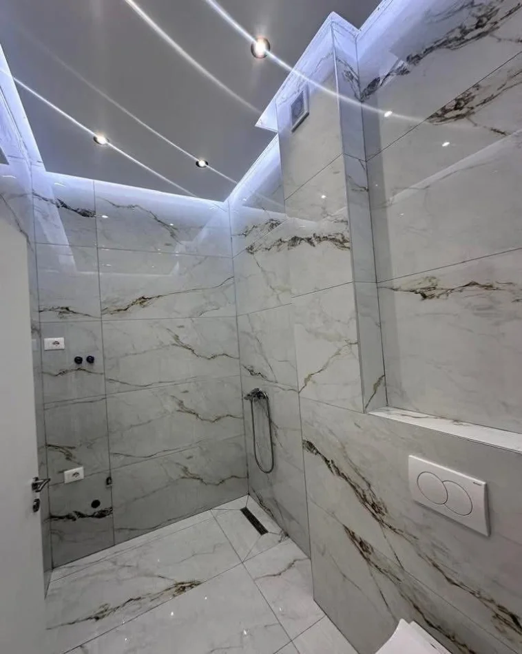 Tirane, jepet me qera ambjent biznesi Kati 1, 70 m² 600 € (Bulevardi Migjeni)