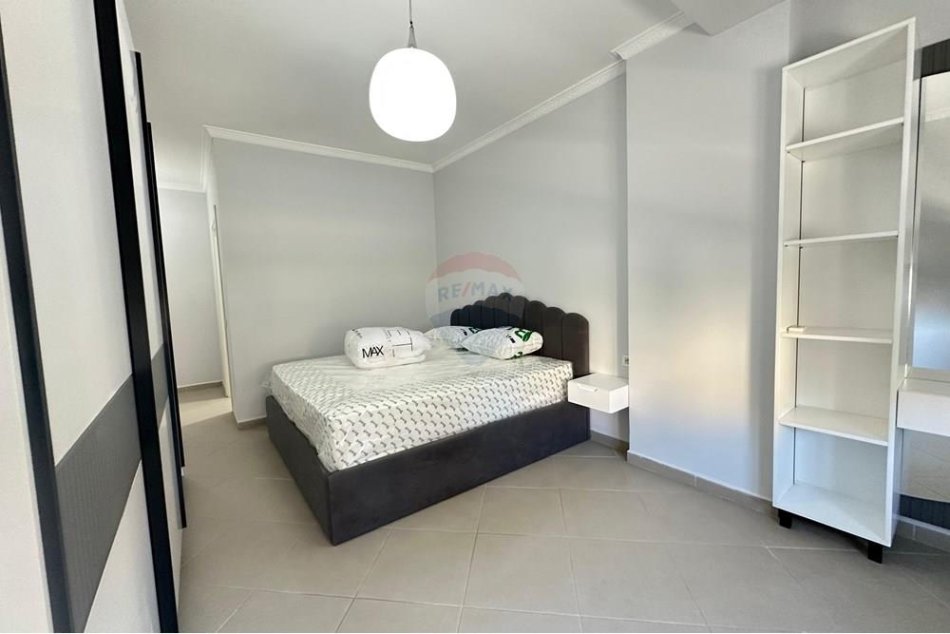 Tirane, jepet me qera apartament 2+1+Ballkon Kati 3, 110 m² 1.100 € (Komuna Parisit)