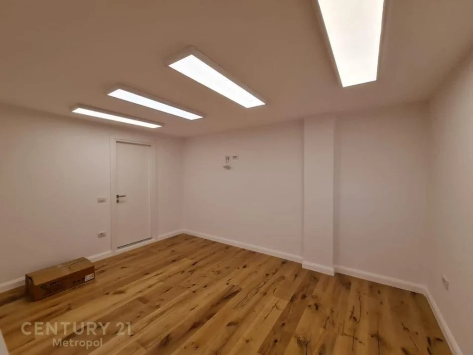 Tirane, shitet Vile 3 Katshe Kati 3, 600 m² 1.500.000 € (Long Hill Residenc)