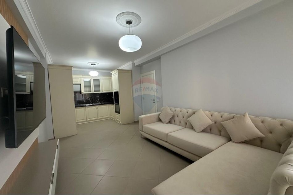 Tirane, jepet me qera apartament 2+1+Ballkon Kati 3, 110 m² 1.100 € (Komuna Parisit)