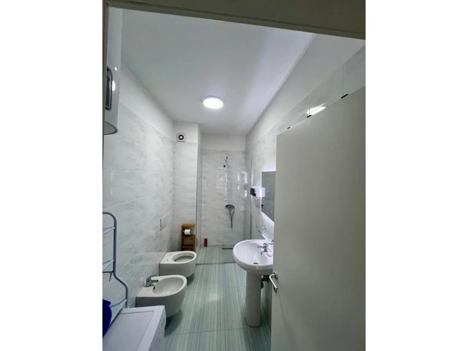 Tirane, jepet me qera apartament 2+1 Kati 1, 100 m² 650 € 