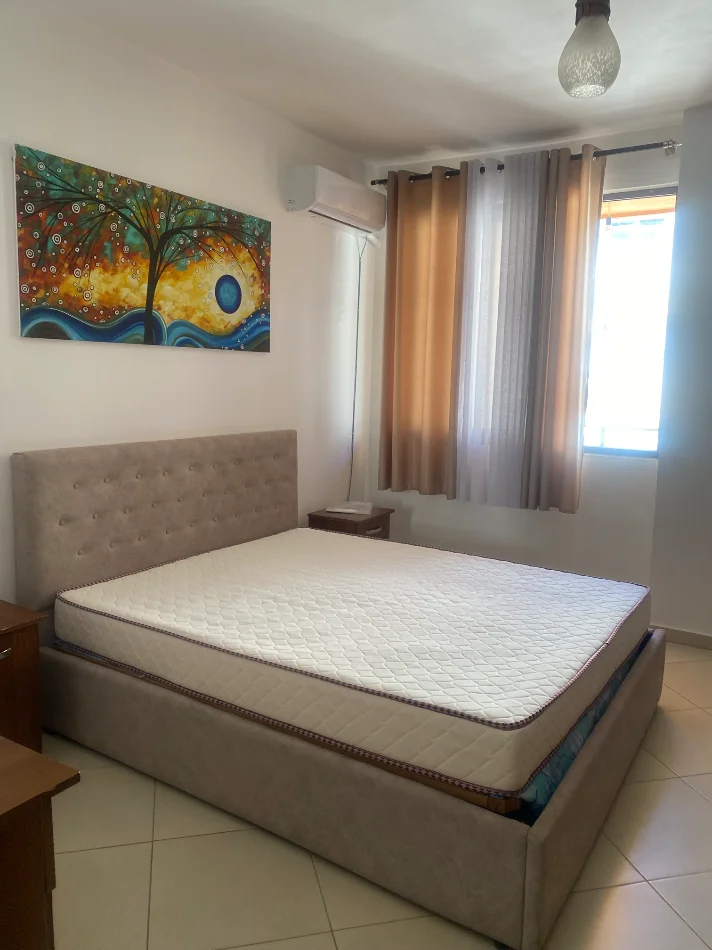 Tirane, jepet me qera 1+1+Ballkon Kati 6, 380 Leke
