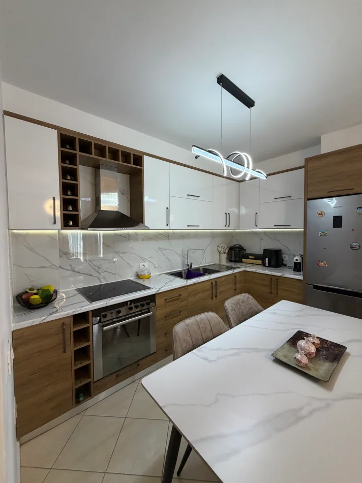 Tirane, shitet apartament 2+1+Ballkon Kati 8, 98 m² (Rruga Besim Alla)