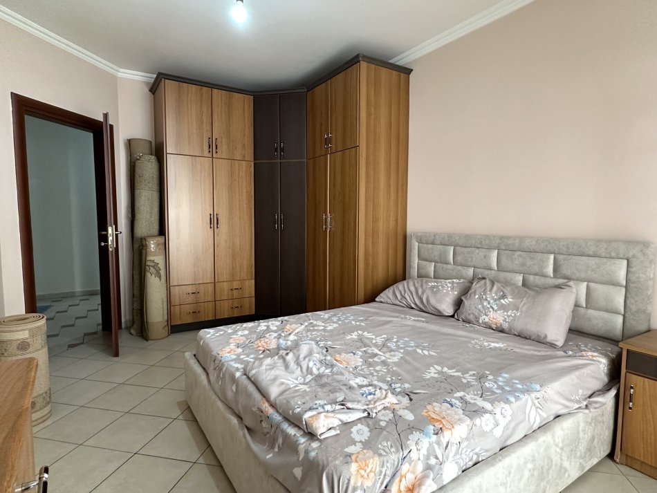 Tirane, jepet me qera apartament 2+1+Ballkon Kati 1, 120 m² 400 € (Astir)
