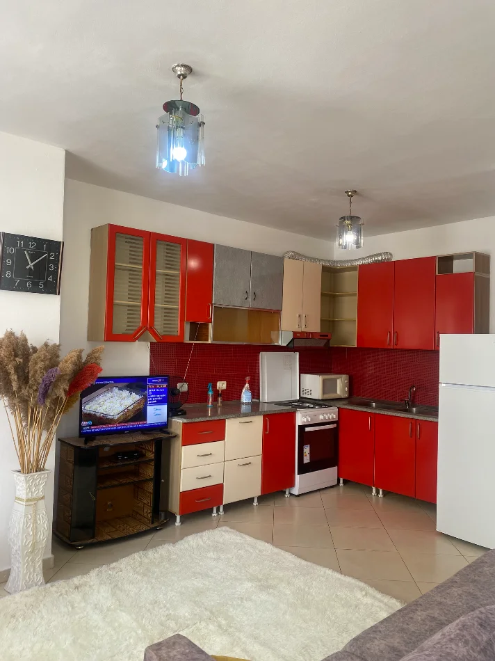 Tirane, jepet me qera apartament 1+1+Ballkon , 65 m² 400 €