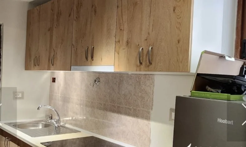 Tirane, jepet me qera apartament 1+1 Kati 1, 70 m² 500 € (Rruga Hekuran Mara Tirane,Shqiperia)