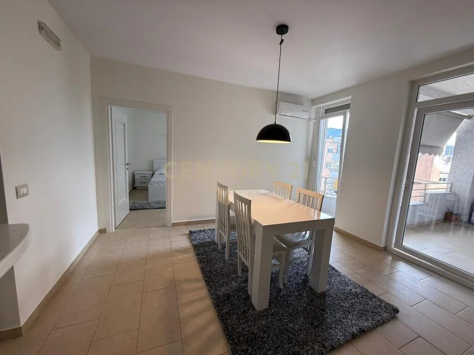 Tirane, jepet me qera apartament 2+1 Kati 8, 100 m² 800 € 