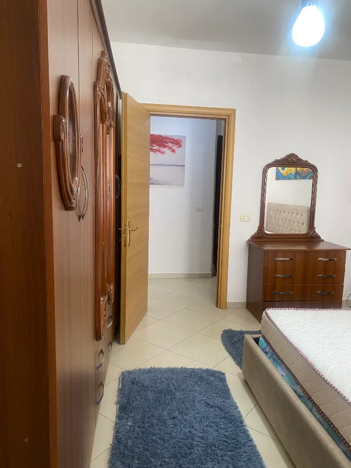 Tirane, jepet me qera 1+1+Ballkon Kati 6, 380 Leke