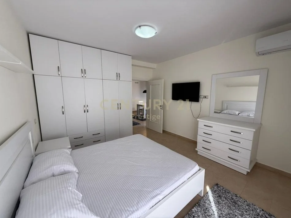 Tirane, jepet me qera apartament 2+1 Kati 8, 100 m² 800 € 