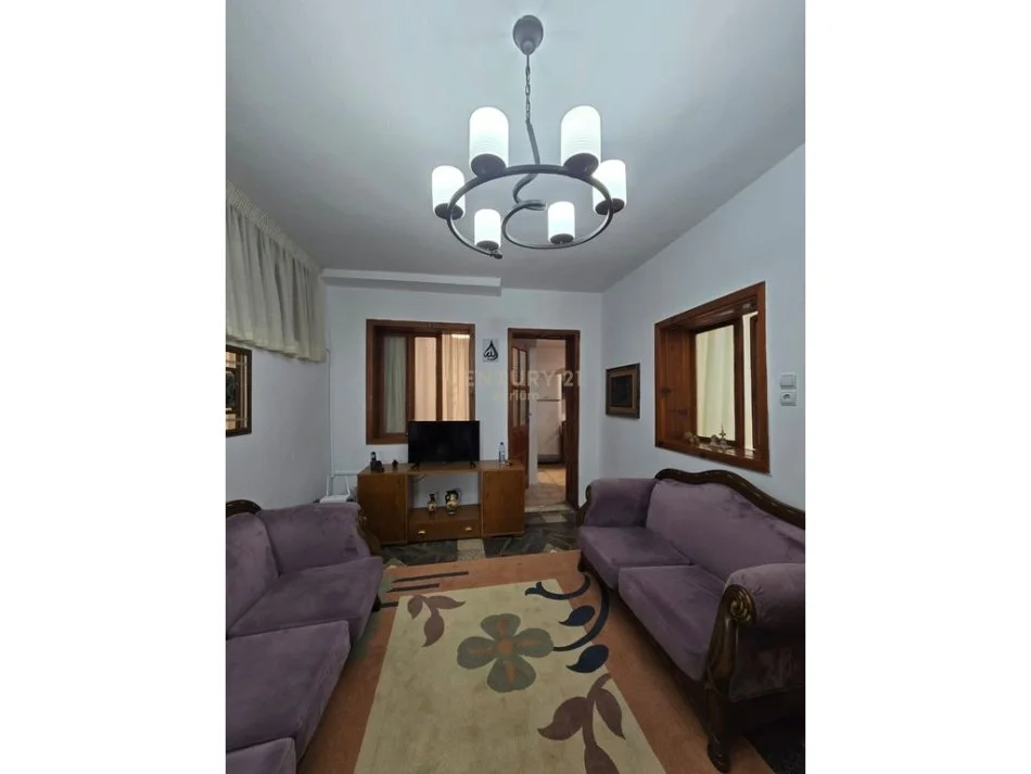 Tirane, jepet me qera apartament 3+1 Kati 1, 100 m² 500 € 