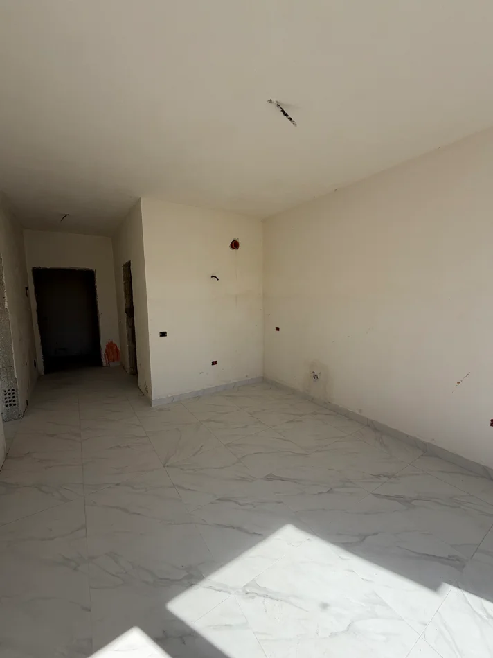 Durres, shitet apartament 1+1+Ballkon Kati 2, 50 m² 60.000 € (Mali robit)