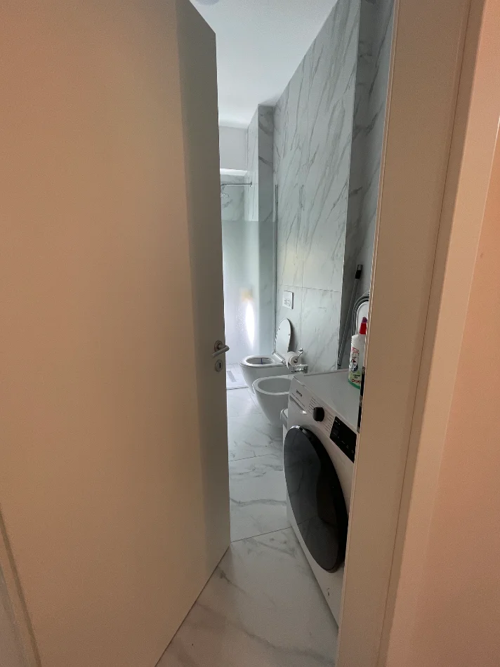 Tirane, shes apartament 1+1+Ballkon Kati 2, 63 m² 120.000 € (Rruga Pasho Hysa)