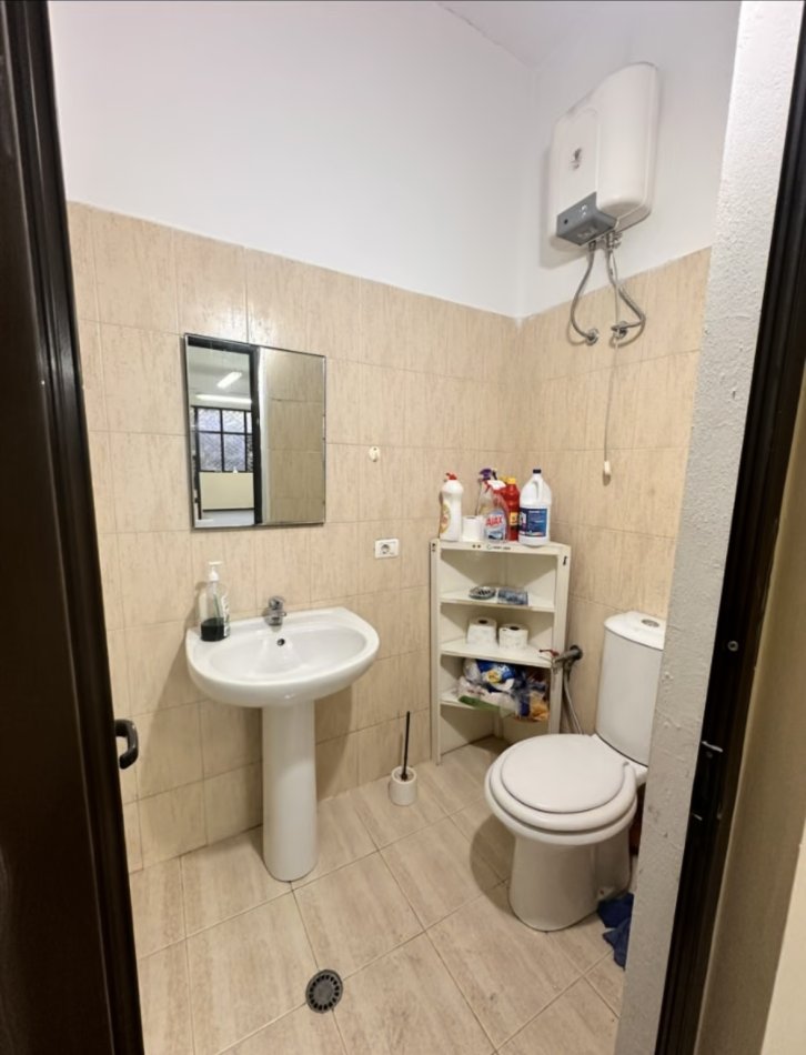 Tirane, jap me qera ambjent biznesi Kati 0, 50 m² 400 € (Rruga Pjetër Budi, Tirane)
