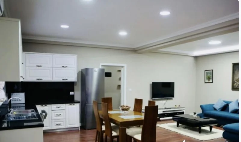Tirane, jepet me qera apartament 3+1 Kati 1, 130 m² 800 € (Kompleksi dinamo)