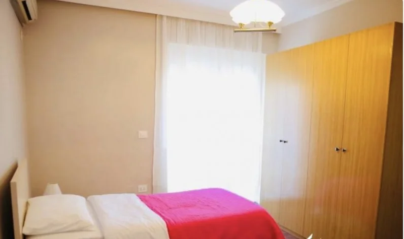 Tirane, jepet me qera apartament 3+1 Kati 1, 130 m² 800 € (Kompleksi dinamo)