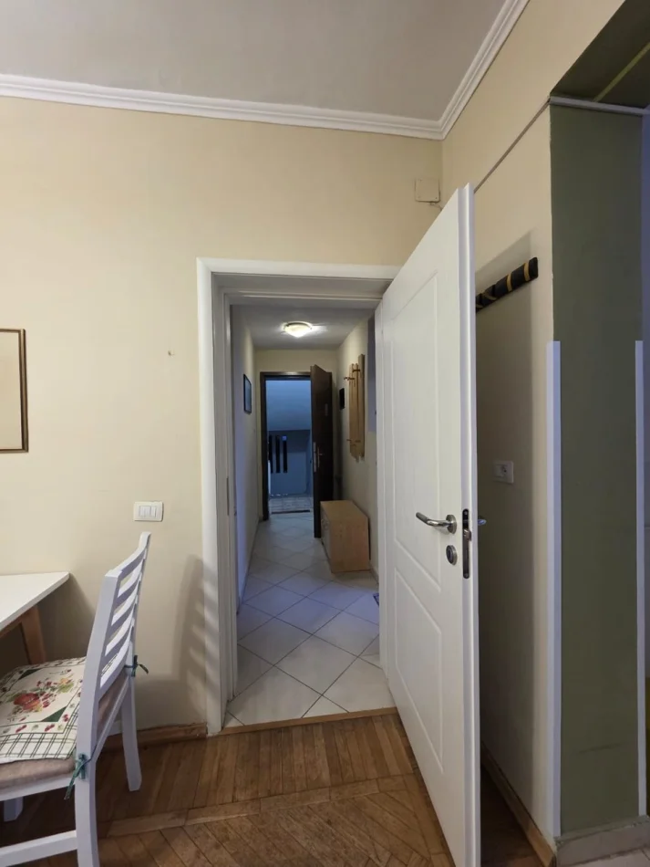 Tirane, apartament 1+1 Kati 2, 56 m² 600 € (Post Parkimi Qender Dollari)