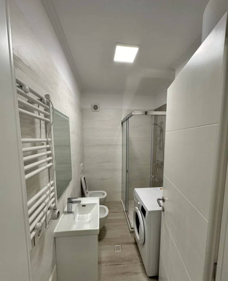 Tirane, jepet me qera apartament 1+1 Kati 4, 65 m² 450 € (Astir)