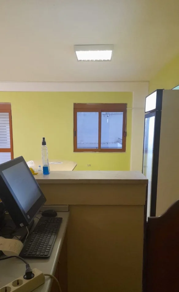 Tirane, jepet me qera ambjent biznesi Kati 1, 188 m² 1700 € (Bill Clinton Street)