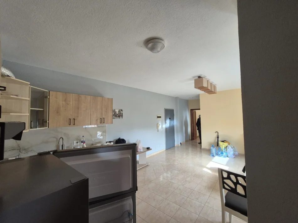 Tirane, jepet me qera apartament 2+1 Kati 7, 80 m² 700 € (Brryli)