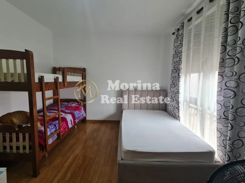 Tirane, jepet me qera apartament 3+1 Kati 6, 150 m² 500 € (Komisariati Nr 4)