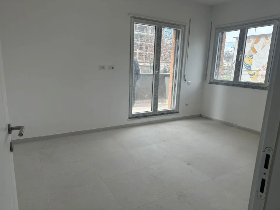 Tirane, jepet me qera apartament 2+1 Kati 1, 105 m² 600 € (The New Boulevard)