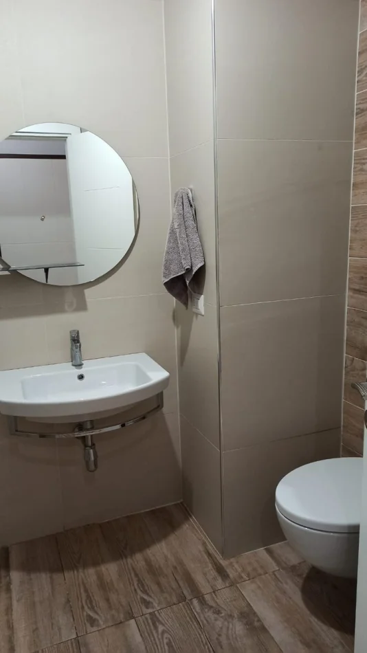 Tirane, jepet me qera apartament 1+1 Kati 1, 66 m² 600 € (Qyteti Studenti)