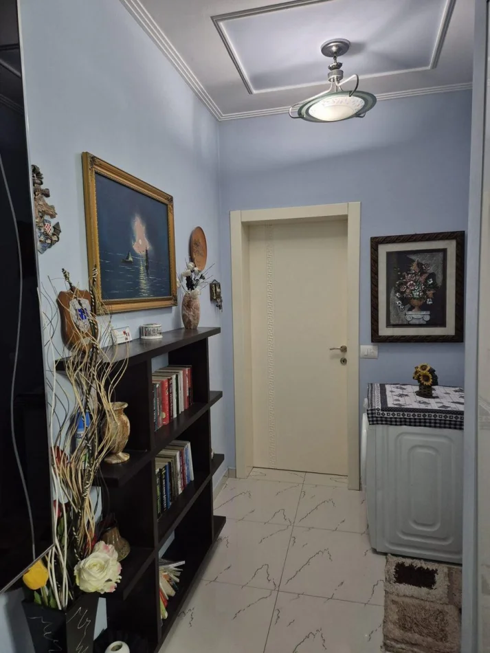 Tirane, jepet me qera apartament 2+1 Kati 5, 90 m² 650 € (Ish Tregu Elektirk)