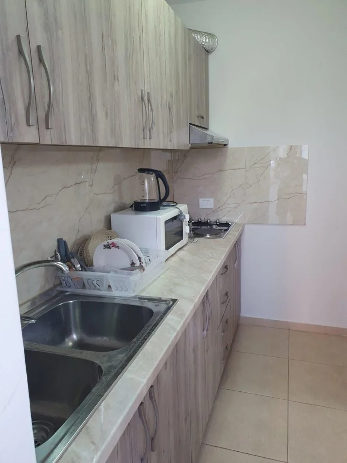 Tirane, jepet me qera apartament 2+1 Kati 2, 80 m² 600 € (Rruga E Durresit)