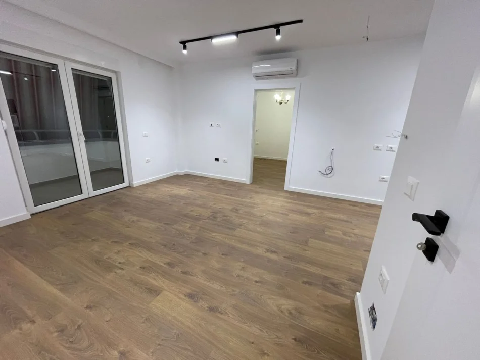 Tirane, jepet me qera apartament 1+1 Kati 3, 67 m² 1.000 € (Stadiumi Kombetar)