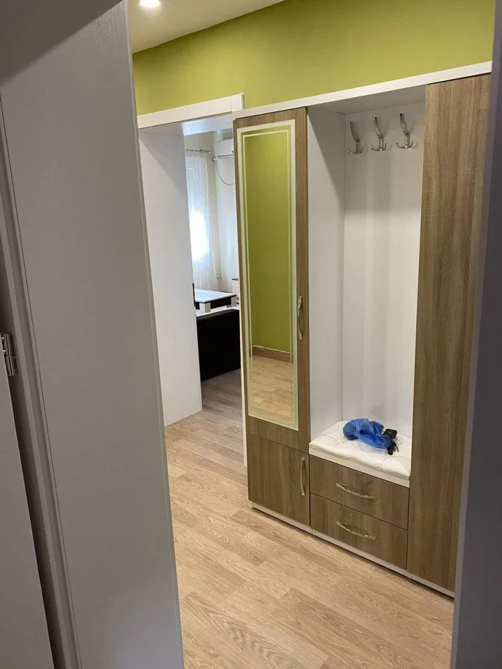 Tirane, shitet apartament 2+1 Kati 3, 210.000 € (Ish Ambasada Jugosllave)